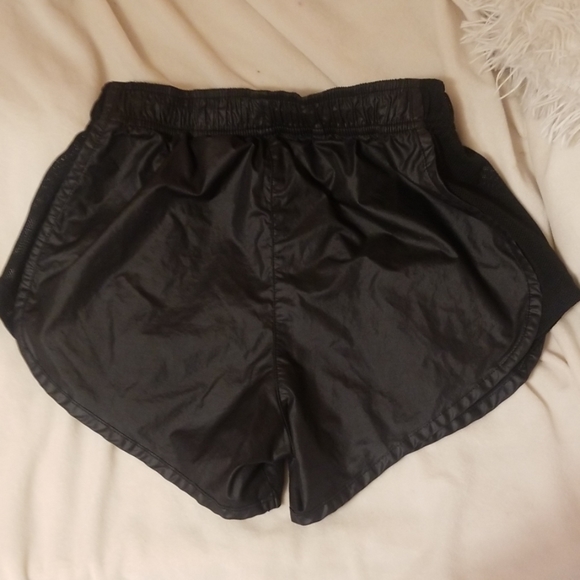 Nike shorts small - Picture 3 of 3